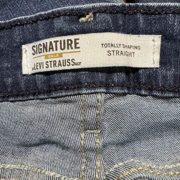 Signature Levi Strauss Women’s Size 20M W35 L32 Totally Shaping Straight Jeans - Picture 4 of 6